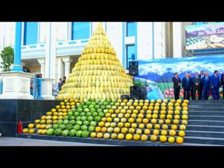 Душанбе.  Рынок-дворец