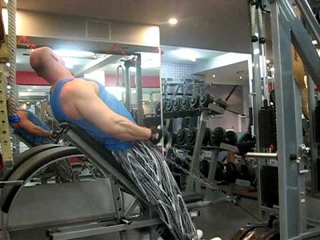 №7. Бицепс: Сгибания рук у нижнего блока. Cable biceps curl