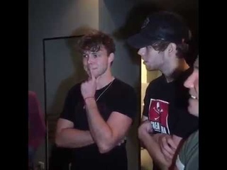 5SOS backstage with Smallzy!