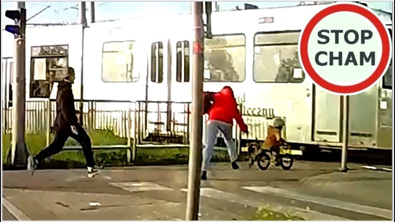 Maluszek na rowerku o mało nie wjeżdża pod tramwaj , 694 Wasze