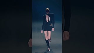 The Mugler walk💥 #model #memes #fashion #ytshort #runway