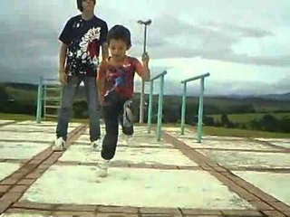 2 brazilian brothers dancing