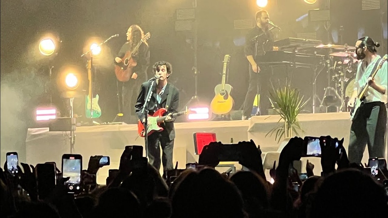 The 1975 Oh Caroline live at Palacio de los Deportes