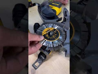 Аккумуляторный штроборез Dewalt в действии