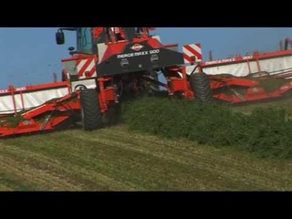 Andaineur à tapis KUHN - Merge-Maxx 900
