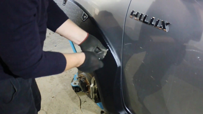 Установка расширителей на Toyota Hilux