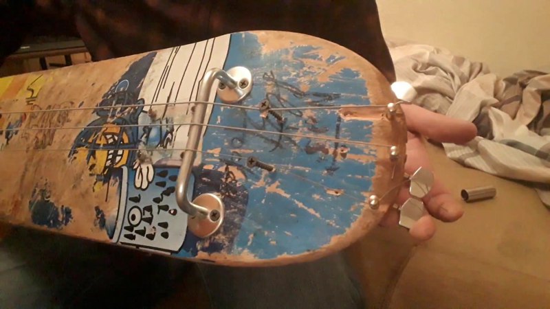 Handmade skateboard slide guitar (made by Alex Stockey), слайд гитара из скейтборда
