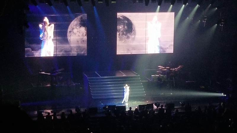 Christina Aguilera Twice ( Live In New York, October 4,
