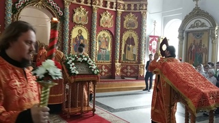 Чтение Евангелия.