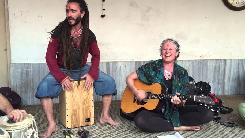 Hanuman Chalisa at Hanuman Temple, Varanasi Brenda Mc Morrow, Rafa Martinez and