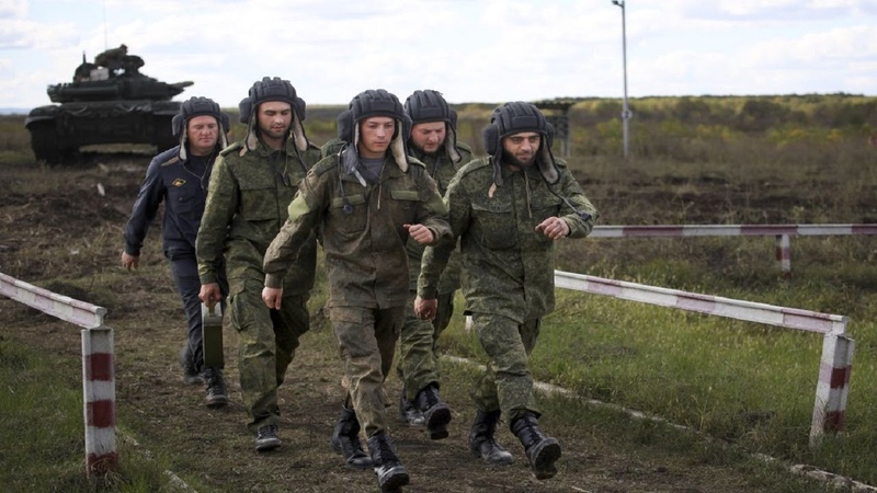 RUSSIAN SOLDIER IS COMPLAINING: IM SURROUNDED WITH MY DEAD BUDDIES, WE HAVE NO AMMO AND NO
