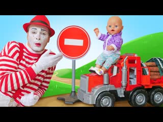 Видео игры для детей - Кукла БЕБИ БОН и машинки на стройке! - Весёлые игры дочки матери с Baby Born
