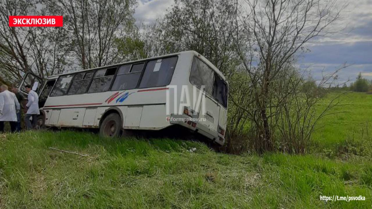 Три человека пострадали в результате ДТП в Великолукском районе Это картинка