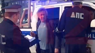 Актёр Михаил Ефремов авария г. Сильно пьяный находился за рулем и стал виновником ДТП.