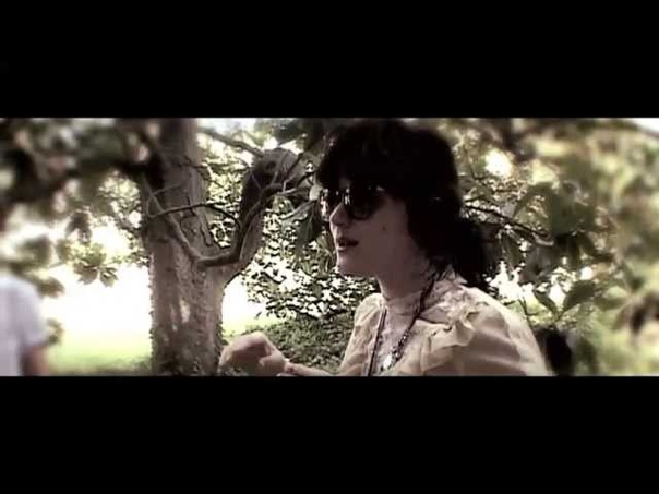 Soko its hard to be alone short