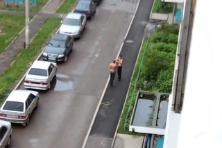 С утра во дворе не скучно! )